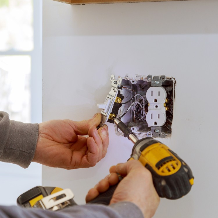 Electrical services in Valencia, CA